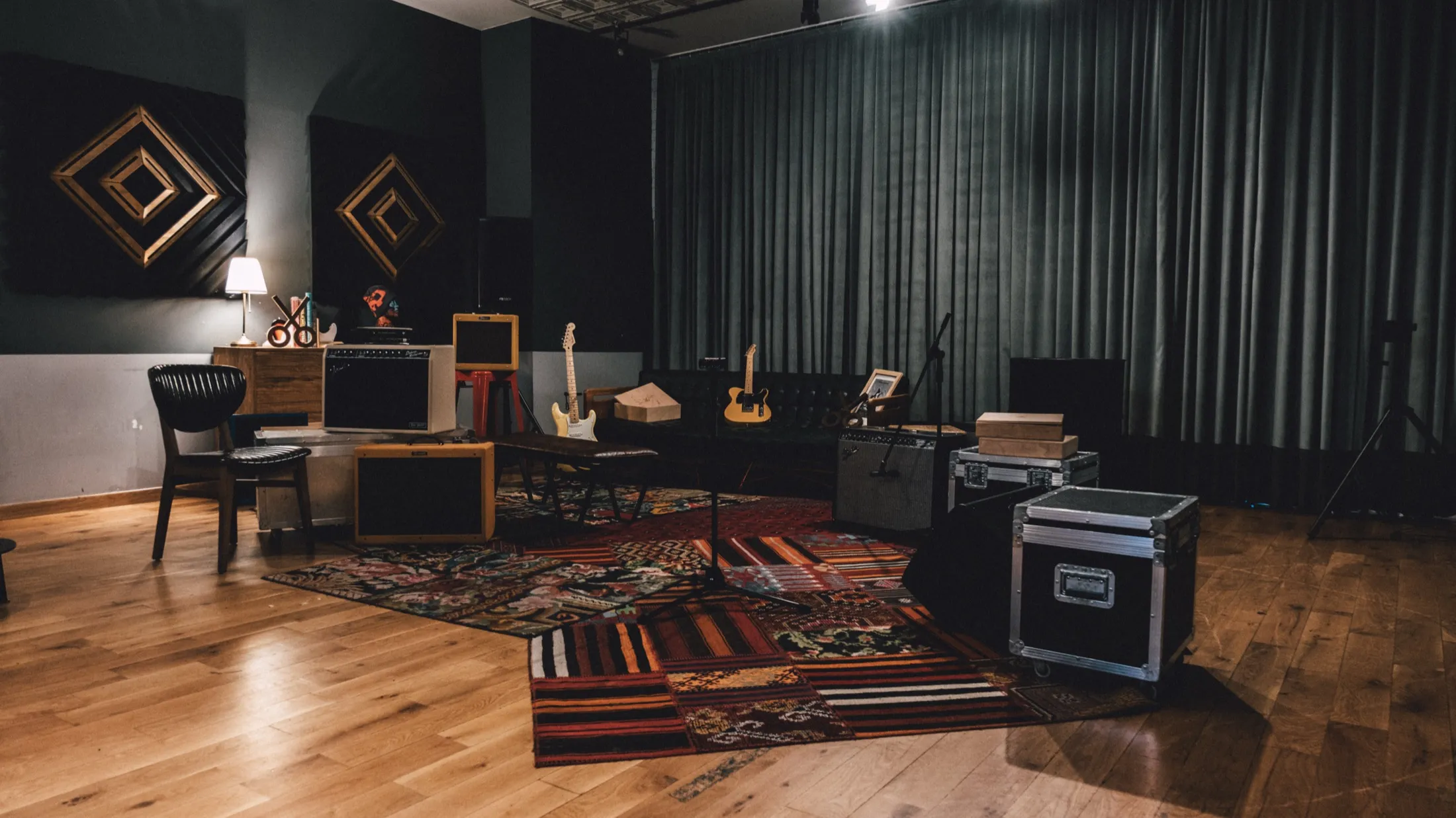 KAFT × Fender — Set dressed